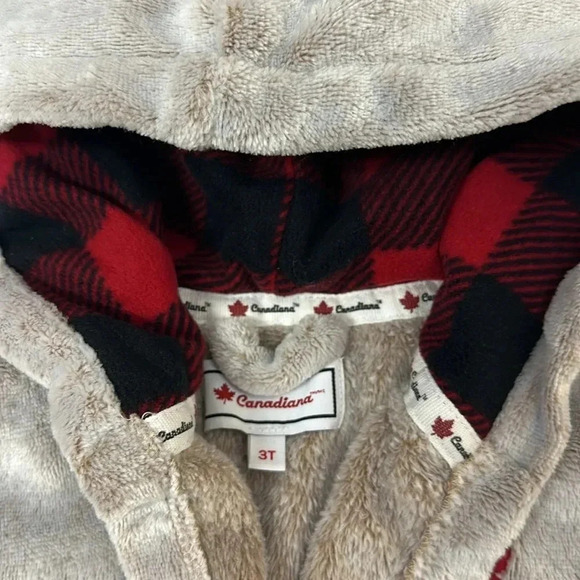 Canadiana - plush hooded robe. Size 3T - Picture 2 of 3